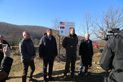 Посета амбасадора САД радилишту завршеног пројекта техничког извиђања на локацији „Ушки поток“ у Бујановцу