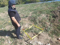   Maximum safety measures for residents of Stevan Sinđelić settlement due to immediate vicinity of cluster munitions and other UXO clearance site  